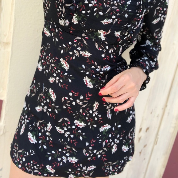 Classy short black dress with flowers - Picture 1 of 3